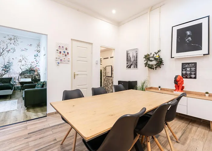 Downtown 13 Boutique Apartment