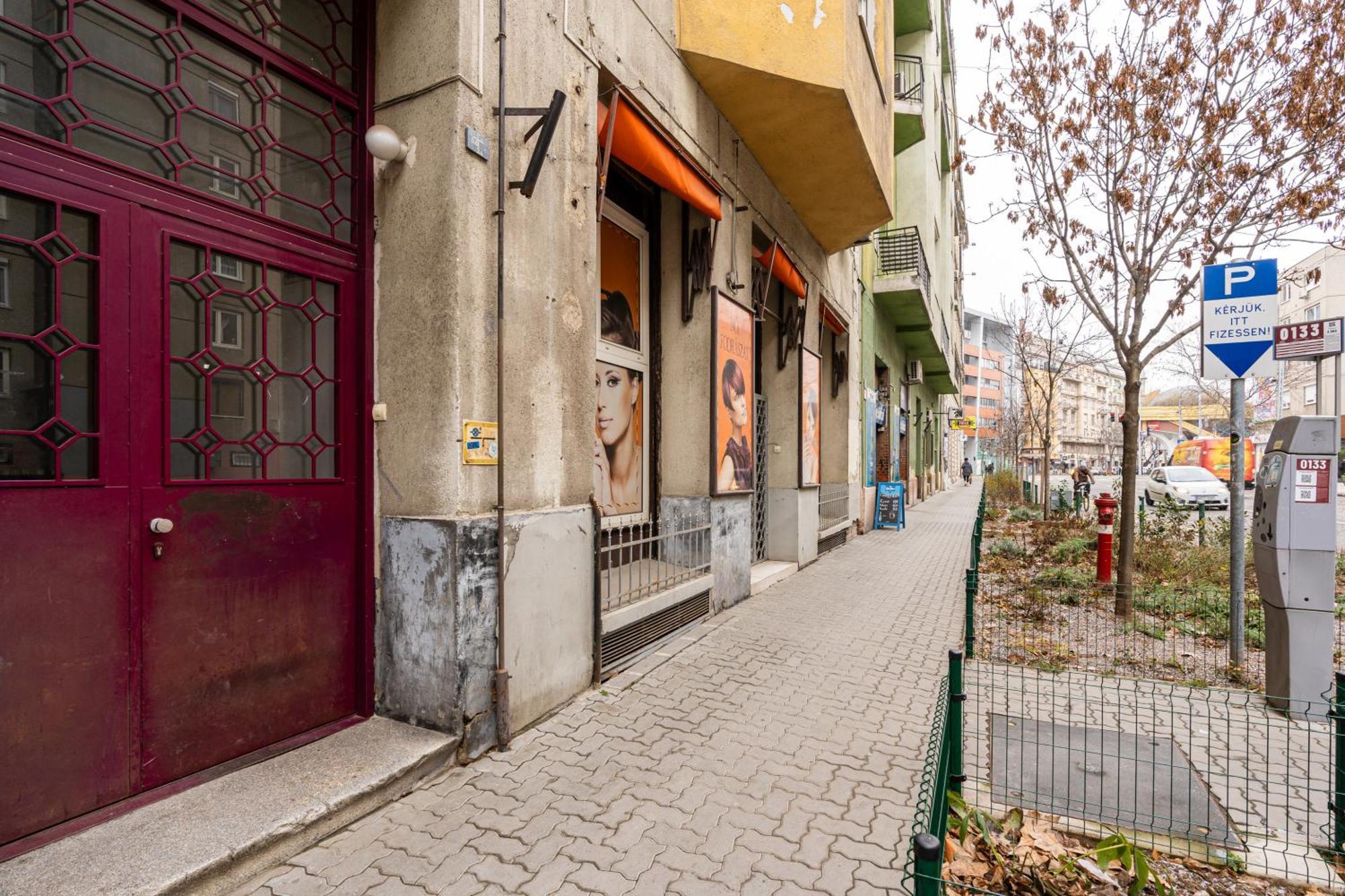 Downtown 13 Boutique דירה
