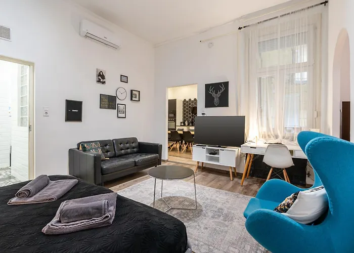 Downtown 13 Boutique Apartment